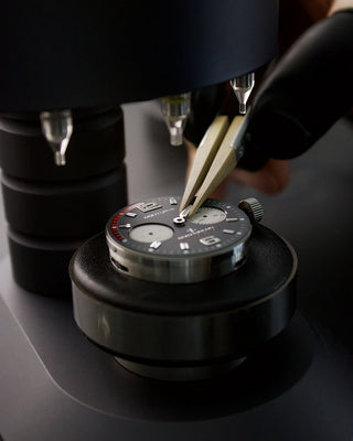 assemblaggio orologio meccanico monturve